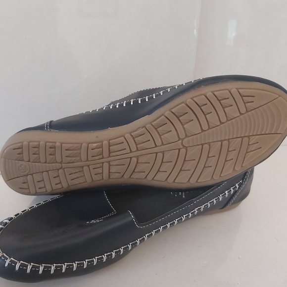 Shoes Size 6 - Picture 5 of 6